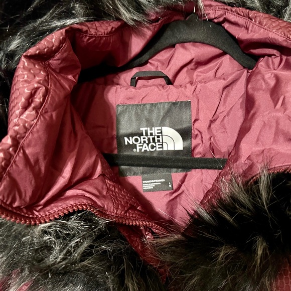 Women’s The North Face Parka - Picture 5 of 13